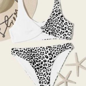 SHEIN Contrast Leopard Twist Bikini Swimsuit